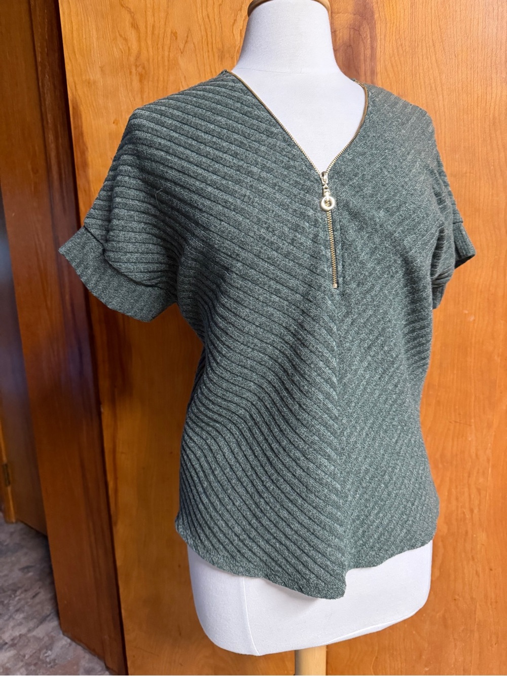 PARALLEL SKIES Dark Green Ribbed V-Neck Top with Gold Zip Med